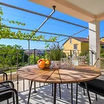 Horvat Apartment *